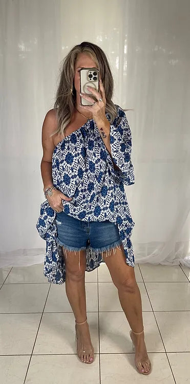 Mavis - Blue + White