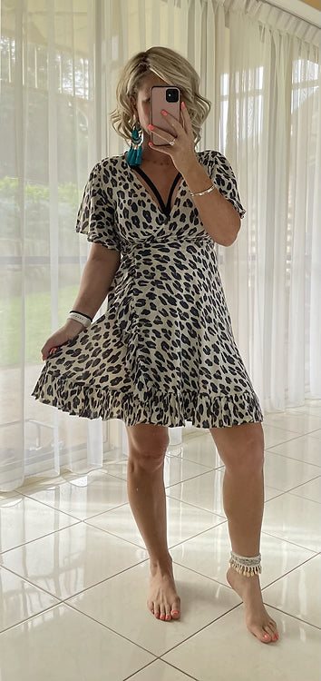 Juno Short Wrap flutter Sleeve - Cream Leopard