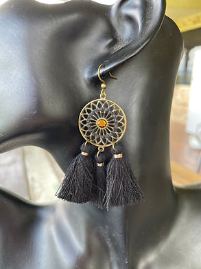 Tassel earring - black dream catcher